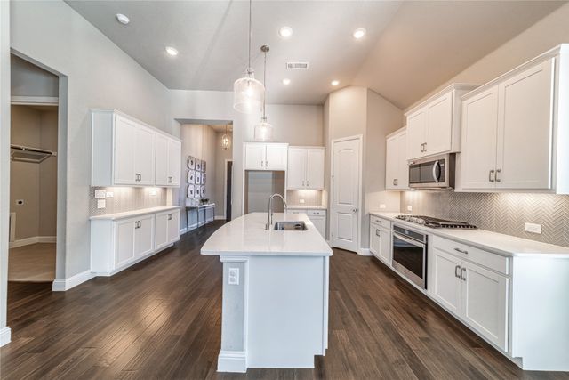 7905 Lewisville Lane, Mckinney, TX 75071