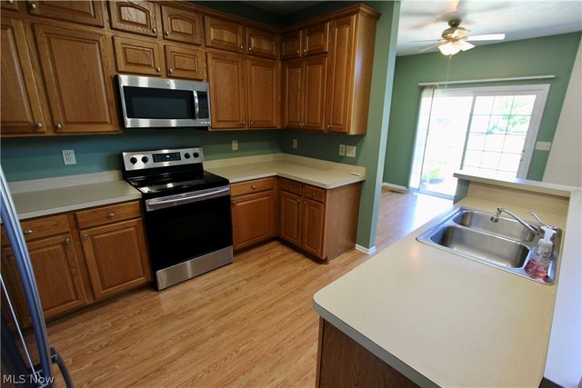 27242 Emerald Oval S, Olmsted Twp, OH 44138
