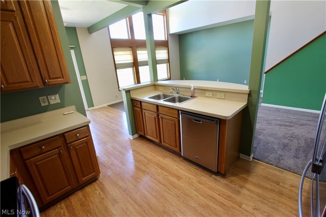 27242 Emerald Oval S, Olmsted Twp, OH 44138