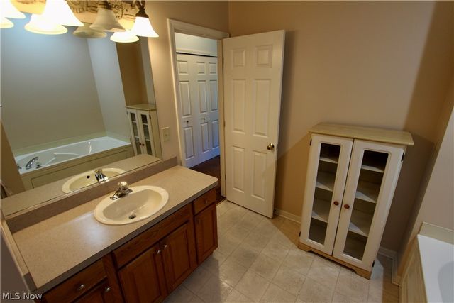 27242 Emerald Oval S, Olmsted Twp, OH 44138