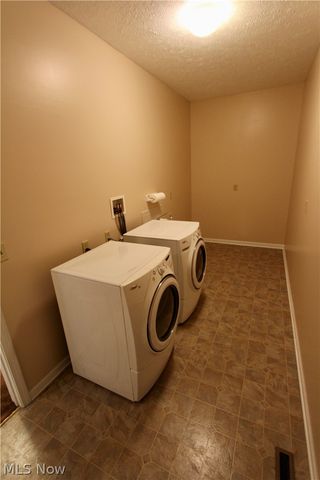 27242 Emerald Oval S, Olmsted Twp, OH 44138