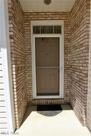 27242 Emerald Oval S, Olmsted Twp, OH 44138