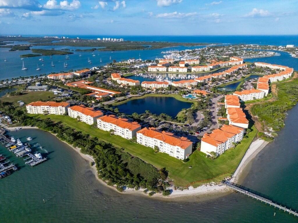 Image 1 of property listing at 27 Harbour Isle Drive W 305, Fort Pierce, FL 34949