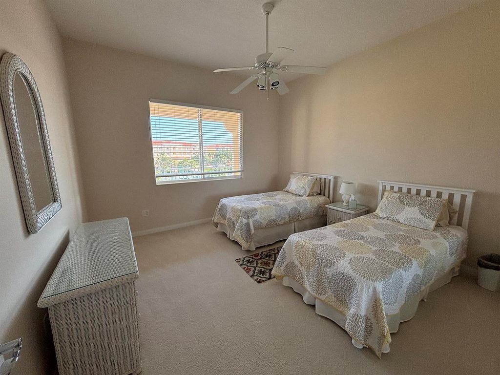Image 18 of property listing at 27 Harbour Isle Drive W 305, Fort Pierce, FL 34949