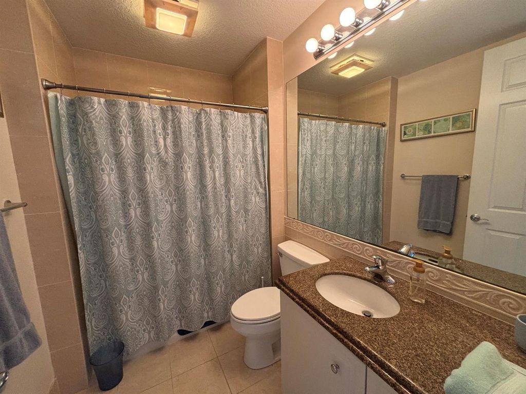 Image 19 of property listing at 27 Harbour Isle Drive W 305, Fort Pierce, FL 34949