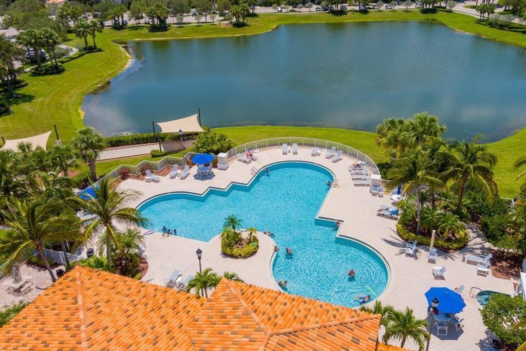 Image 21 of property listing at 27 Harbour Isle Drive W 305, Fort Pierce, FL 34949