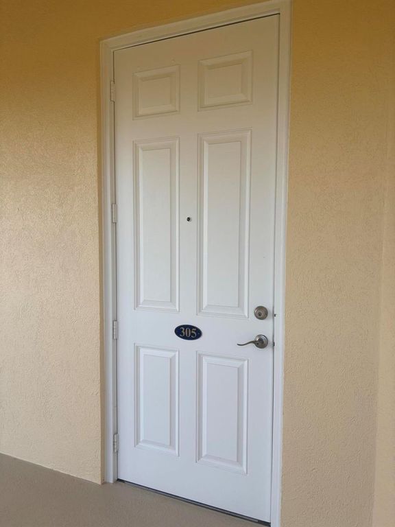 Image 24 of property listing at 27 Harbour Isle Drive W 305, Fort Pierce, FL 34949