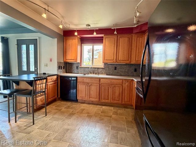 6251 N Charlesworth Street, Dearborn Heights, MI 48127