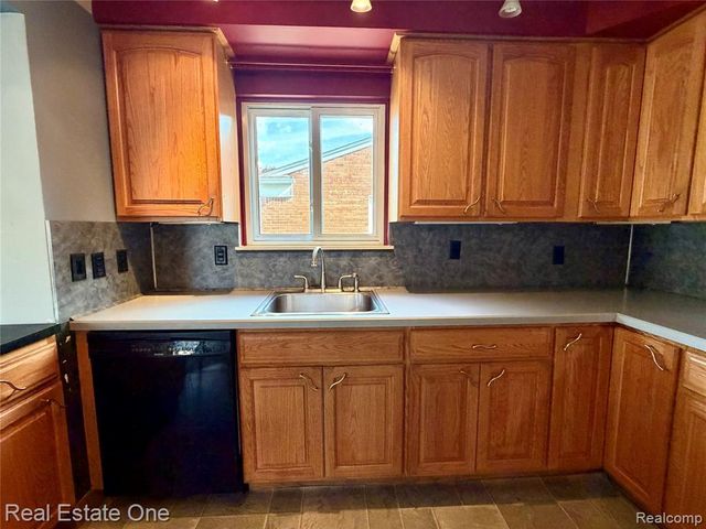 6251 N Charlesworth Street, Dearborn Heights, MI 48127
