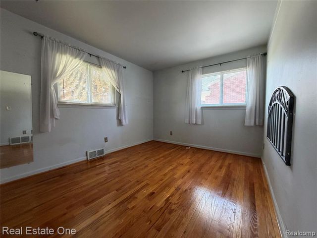 6251 N Charlesworth Street, Dearborn Heights, MI 48127