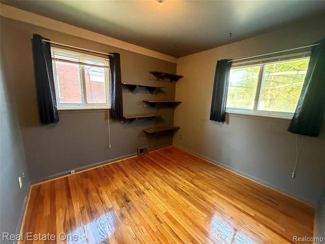 6251 N Charlesworth Street, Dearborn Heights, MI 48127