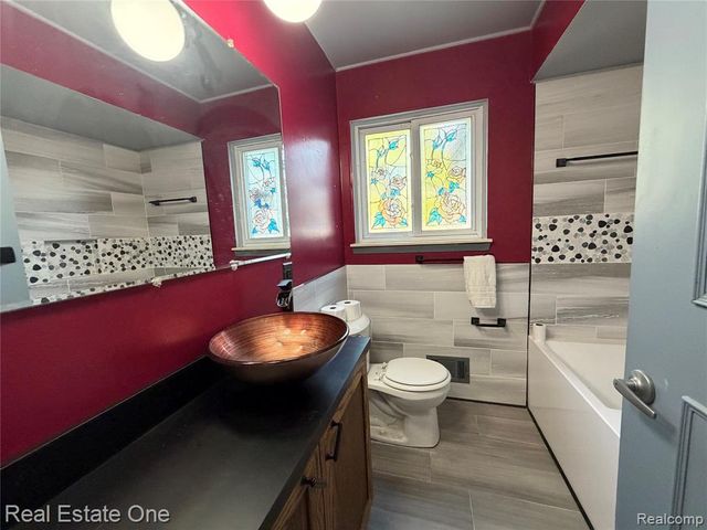 6251 N Charlesworth Street, Dearborn Heights, MI 48127