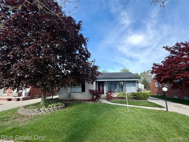 6251 N Charlesworth Street, Dearborn Heights, MI 48127