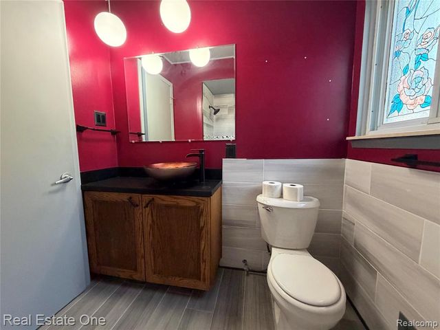 6251 N Charlesworth Street, Dearborn Heights, MI 48127