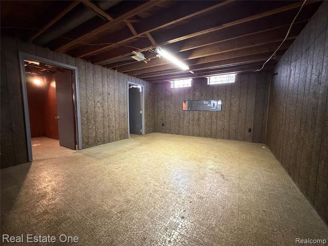 6251 N Charlesworth Street, Dearborn Heights, MI 48127
