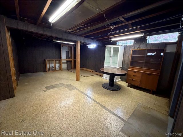 6251 N Charlesworth Street, Dearborn Heights, MI 48127