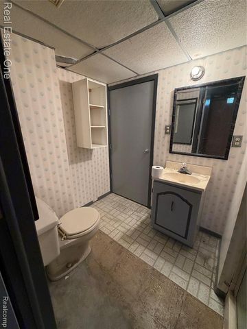 6251 N Charlesworth Street, Dearborn Heights, MI 48127