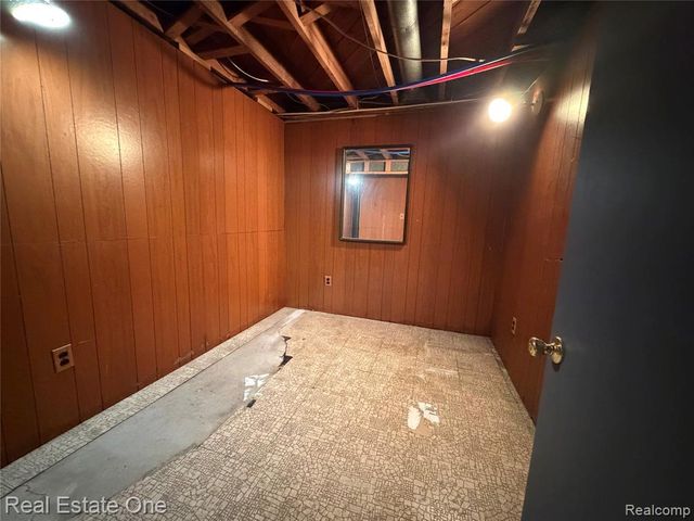 6251 N Charlesworth Street, Dearborn Heights, MI 48127