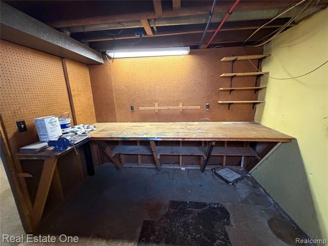 6251 N Charlesworth Street, Dearborn Heights, MI 48127