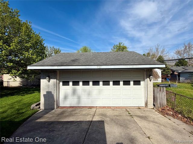 6251 N Charlesworth Street, Dearborn Heights, MI 48127