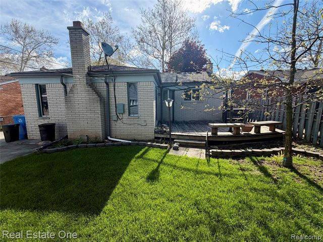 6251 N Charlesworth Street, Dearborn Heights, MI 48127