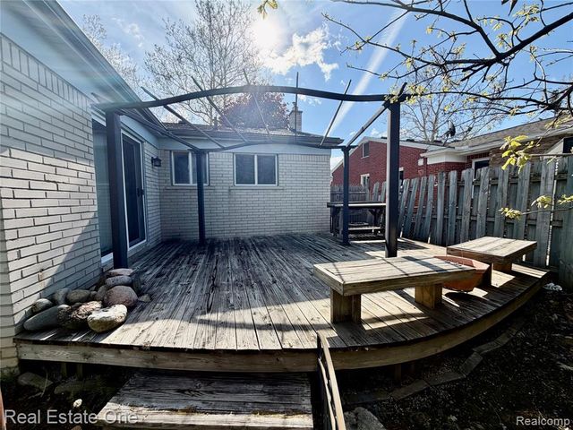 6251 N Charlesworth Street, Dearborn Heights, MI 48127