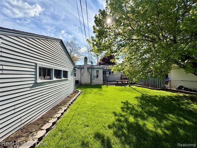 6251 N Charlesworth Street, Dearborn Heights, MI 48127