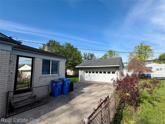 6251 N Charlesworth Street, Dearborn Heights, MI 48127