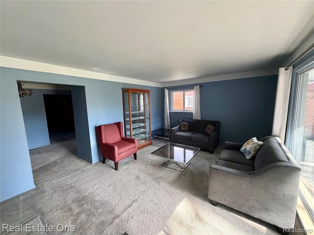 6251 N Charlesworth Street, Dearborn Heights, MI 48127