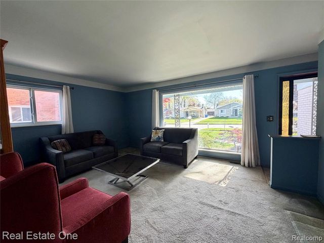 6251 N Charlesworth Street, Dearborn Heights, MI 48127