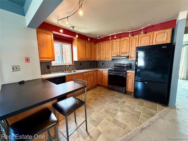 6251 N Charlesworth Street, Dearborn Heights, MI 48127
