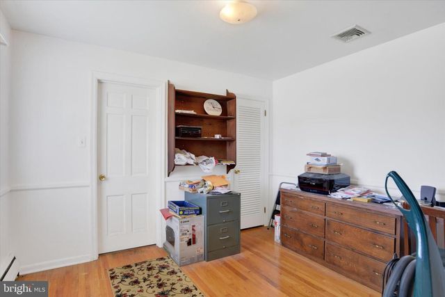 5 GREENWAY DR, Mechanicsburg, PA 17055