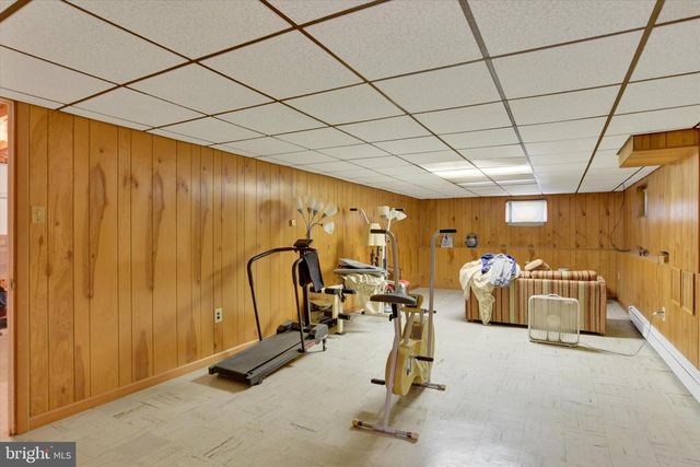 5 GREENWAY DR, Mechanicsburg, PA 17055