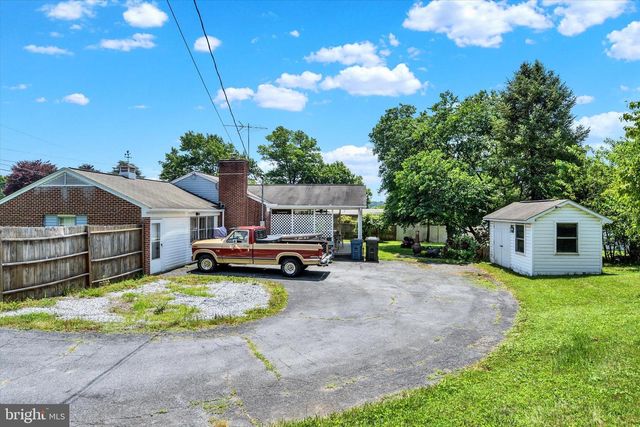 5 GREENWAY DR, Mechanicsburg, PA 17055