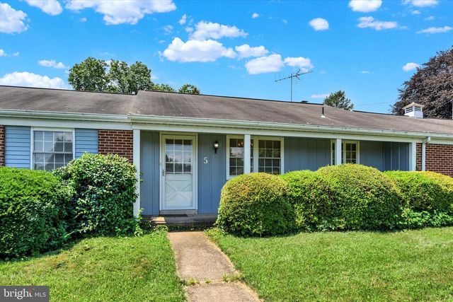 5 GREENWAY DR, Mechanicsburg, PA 17055