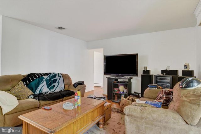 5 GREENWAY DR, Mechanicsburg, PA 17055