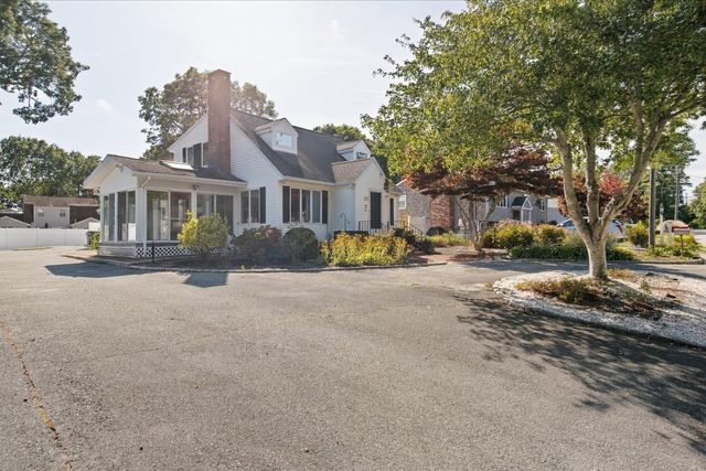 67 Ellsworth Dr, Falmouth, MA 02536