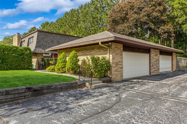 2727 S Lakeshore Drive C11, Saint Joseph, MI 49085
