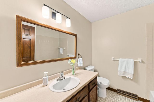 4254 Oakmede Lane 87B, White Bear Lake, MN 55110