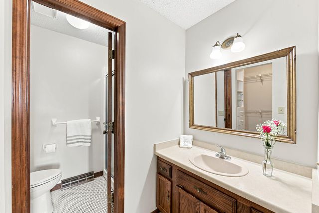 4254 Oakmede Lane 87B, White Bear Lake, MN 55110