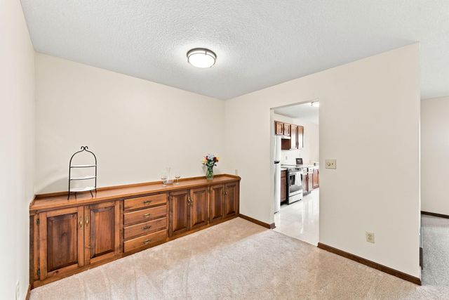 4254 Oakmede Lane 87B, White Bear Lake, MN 55110