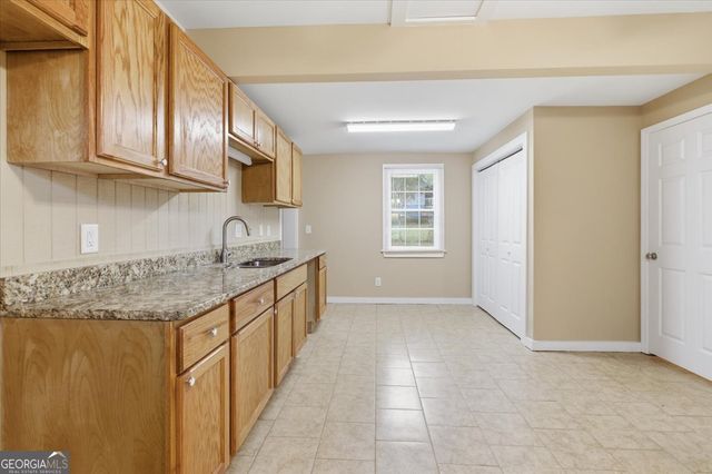 305 Grove Avenue SE, Lindale, GA 30147