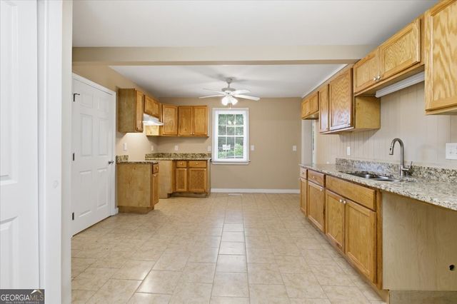 305 Grove Avenue SE, Lindale, GA 30147