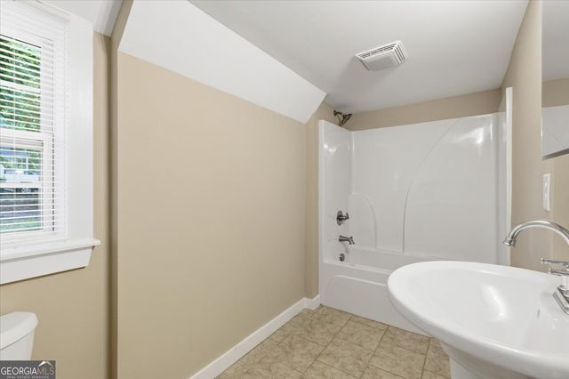305 Grove Avenue SE, Lindale, GA 30147