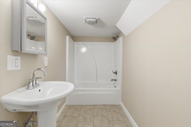 305 Grove Avenue SE, Lindale, GA 30147