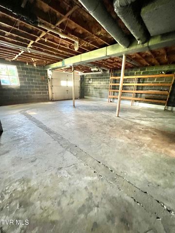 2703 Schumway Drive, Johnson City, TN 37601