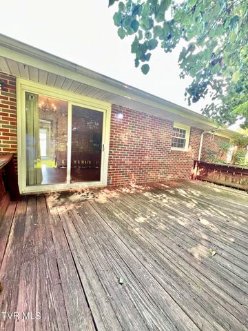 2703 Schumway Drive, Johnson City, TN 37601