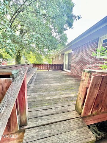 2703 Schumway Drive, Johnson City, TN 37601
