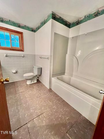 2703 Schumway Drive, Johnson City, TN 37601