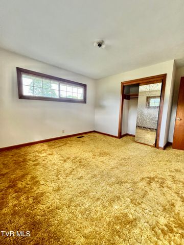 2703 Schumway Drive, Johnson City, TN 37601